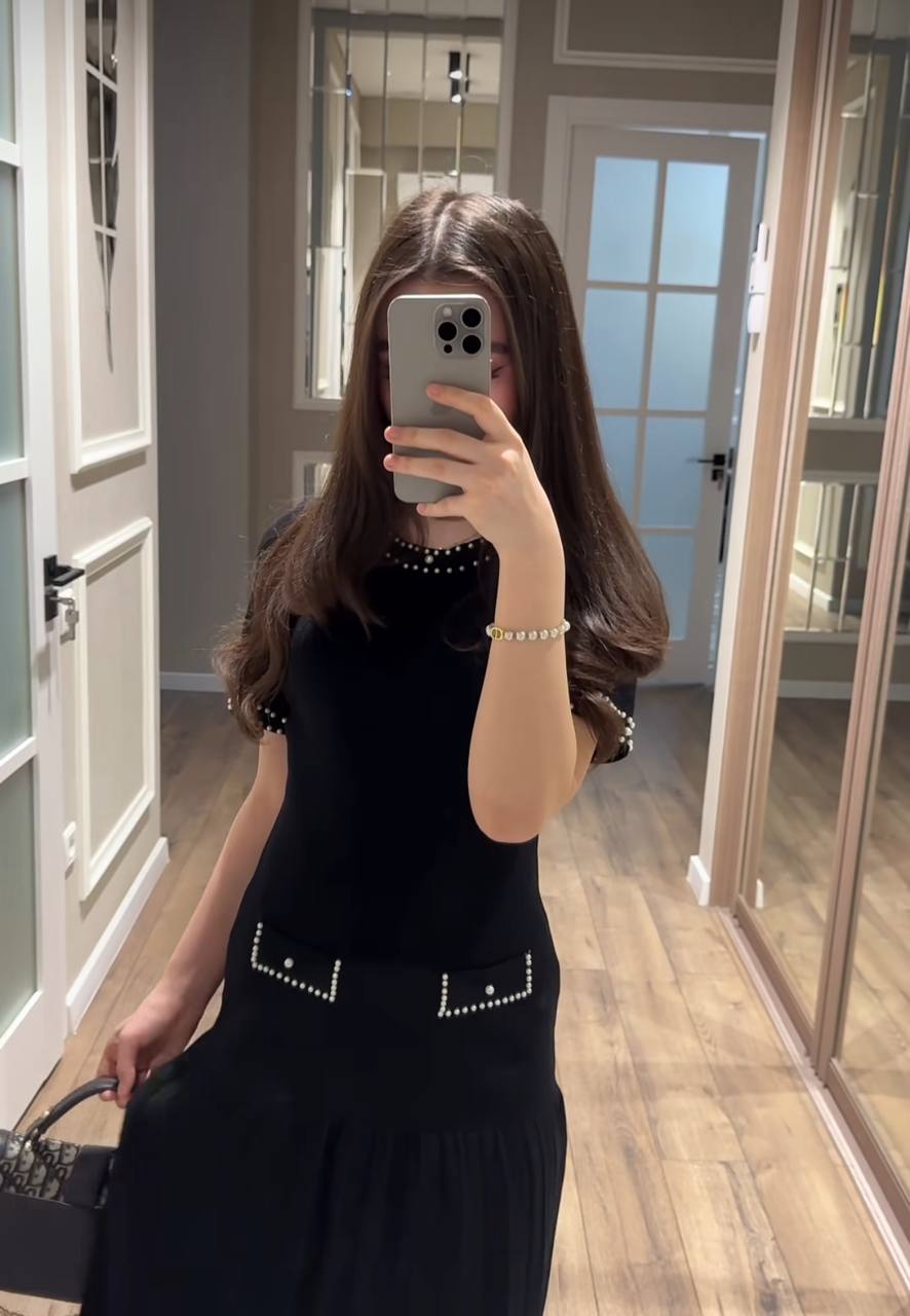 Knit basic pearl dress