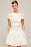 Mila white flower